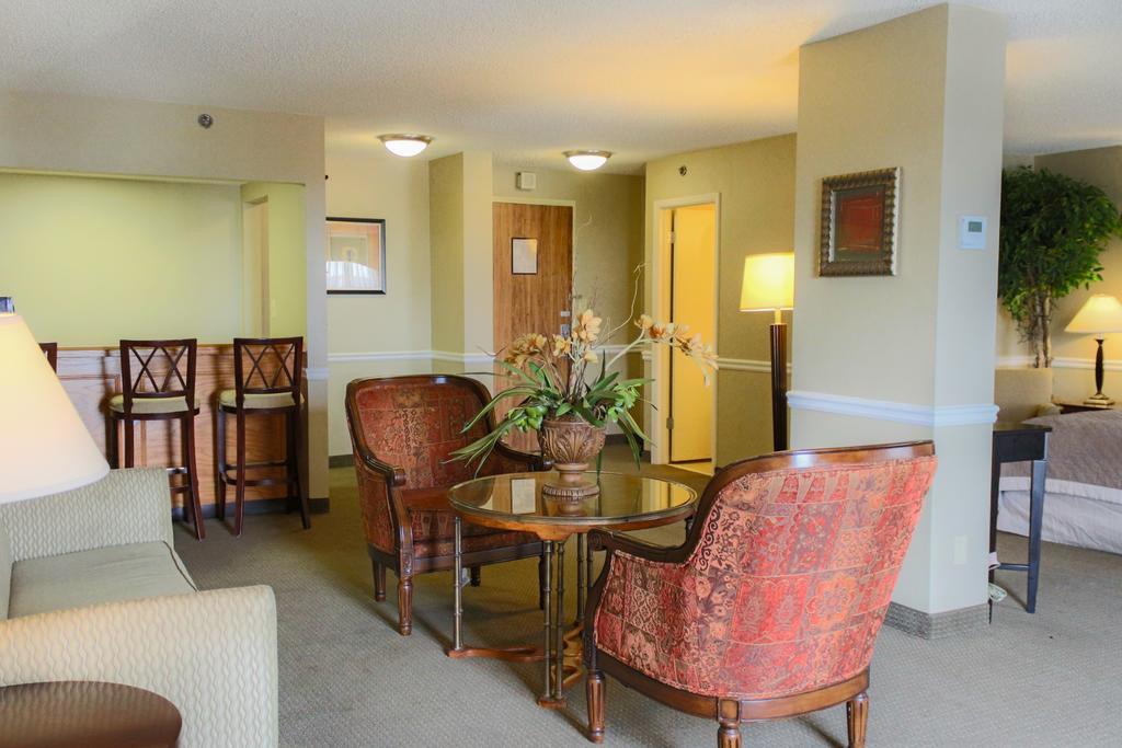 Ramada Plaza By Wyndham Atlanta Airport Hotel College Park Екстериор снимка