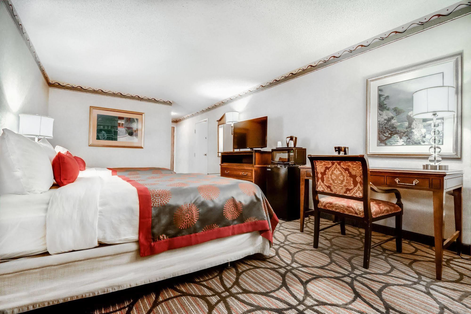 Ramada Plaza By Wyndham Atlanta Airport Hotel College Park Екстериор снимка