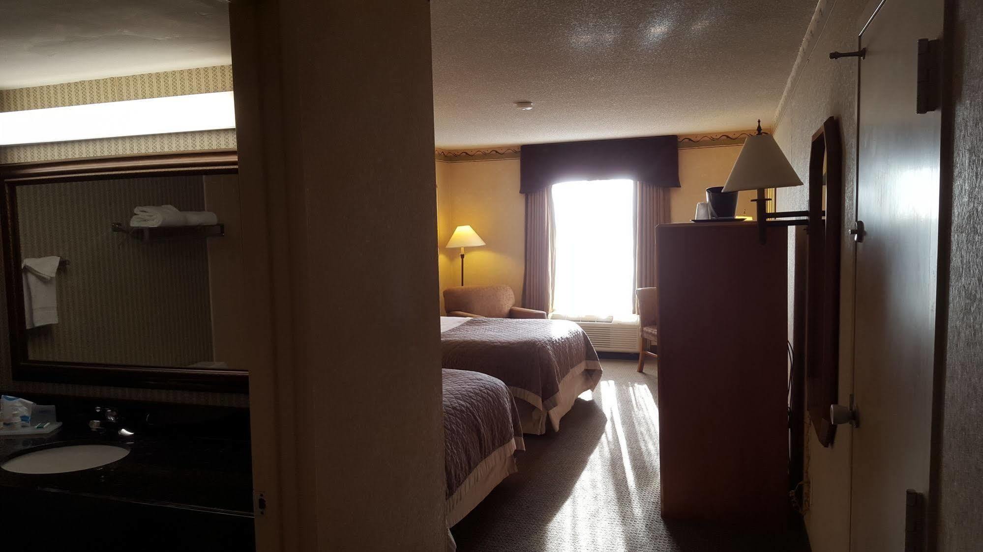 Ramada Plaza By Wyndham Atlanta Airport Hotel College Park Екстериор снимка
