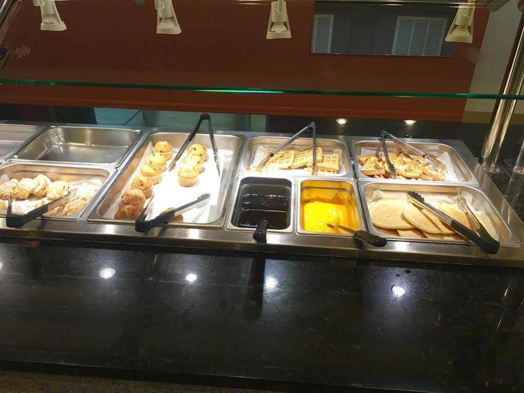 Ramada Plaza By Wyndham Atlanta Airport Hotel College Park Екстериор снимка