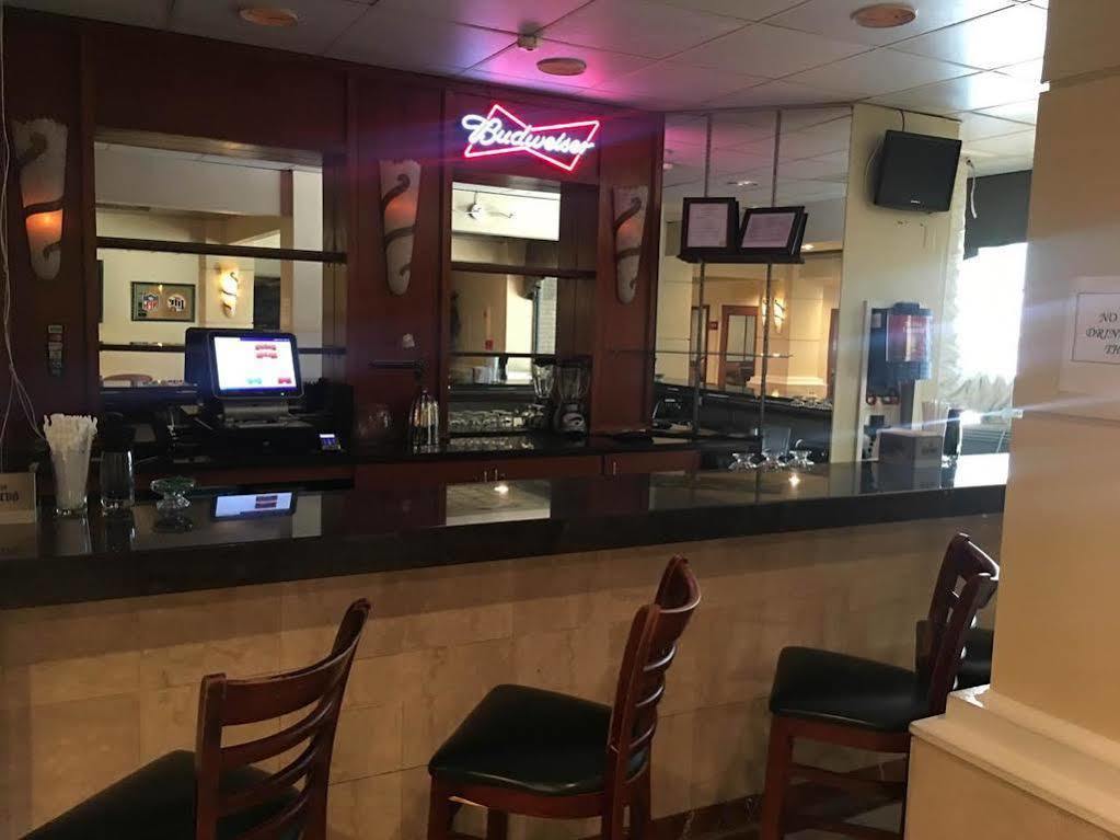 Ramada Plaza By Wyndham Atlanta Airport Hotel College Park Екстериор снимка
